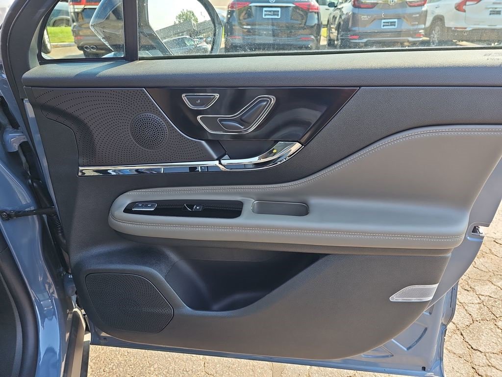 New 2025 Lincoln Corsair Reserve image 20