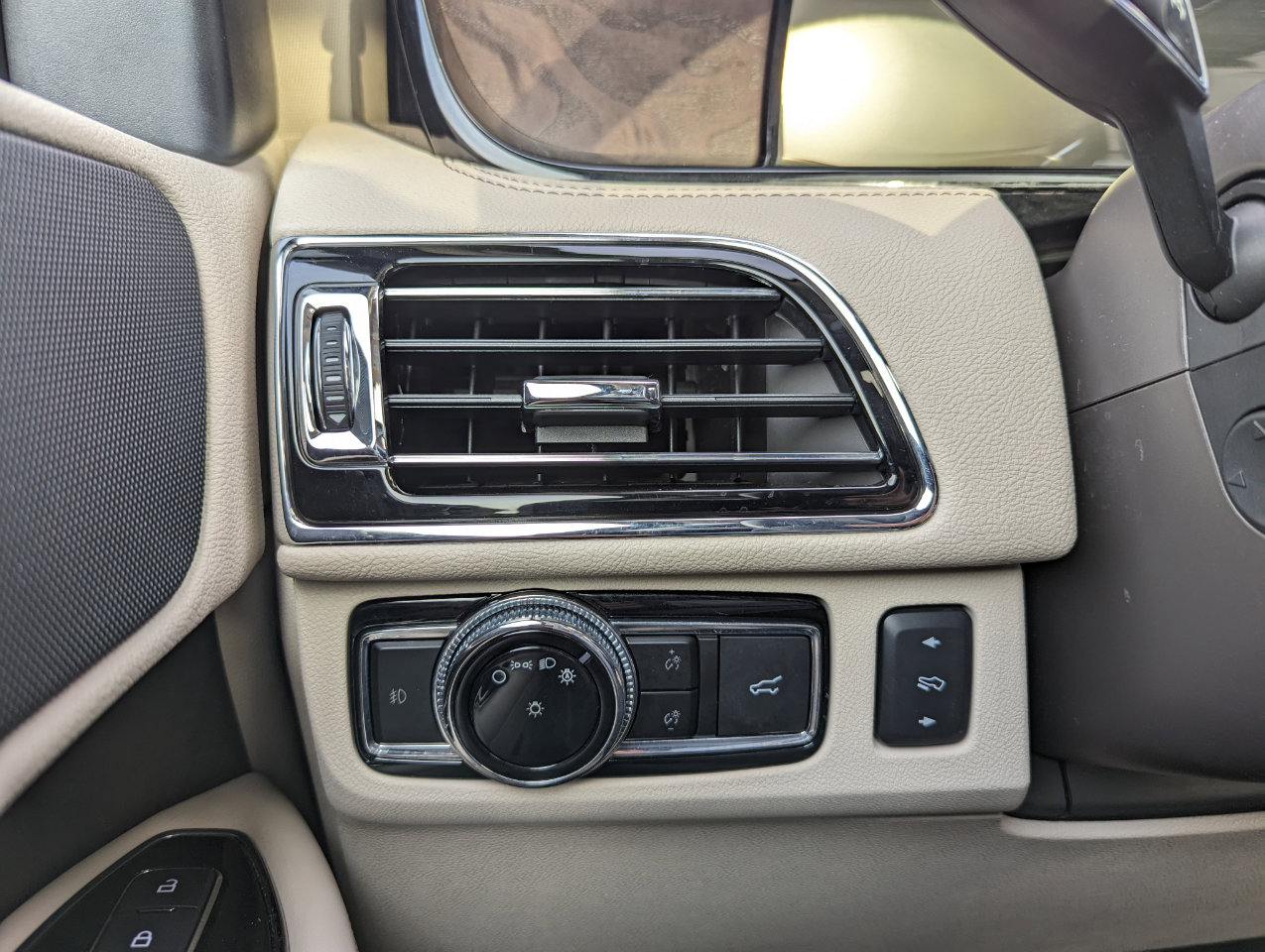Used 2020 Lincoln Navigator L Reserve w/ Equipment Group 201A Reserve image 31