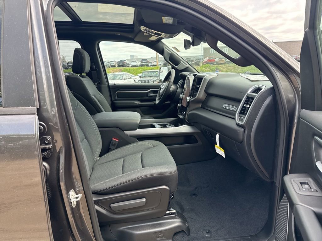 New 2026 RAM 1500 4x4 Crew Cab image 29