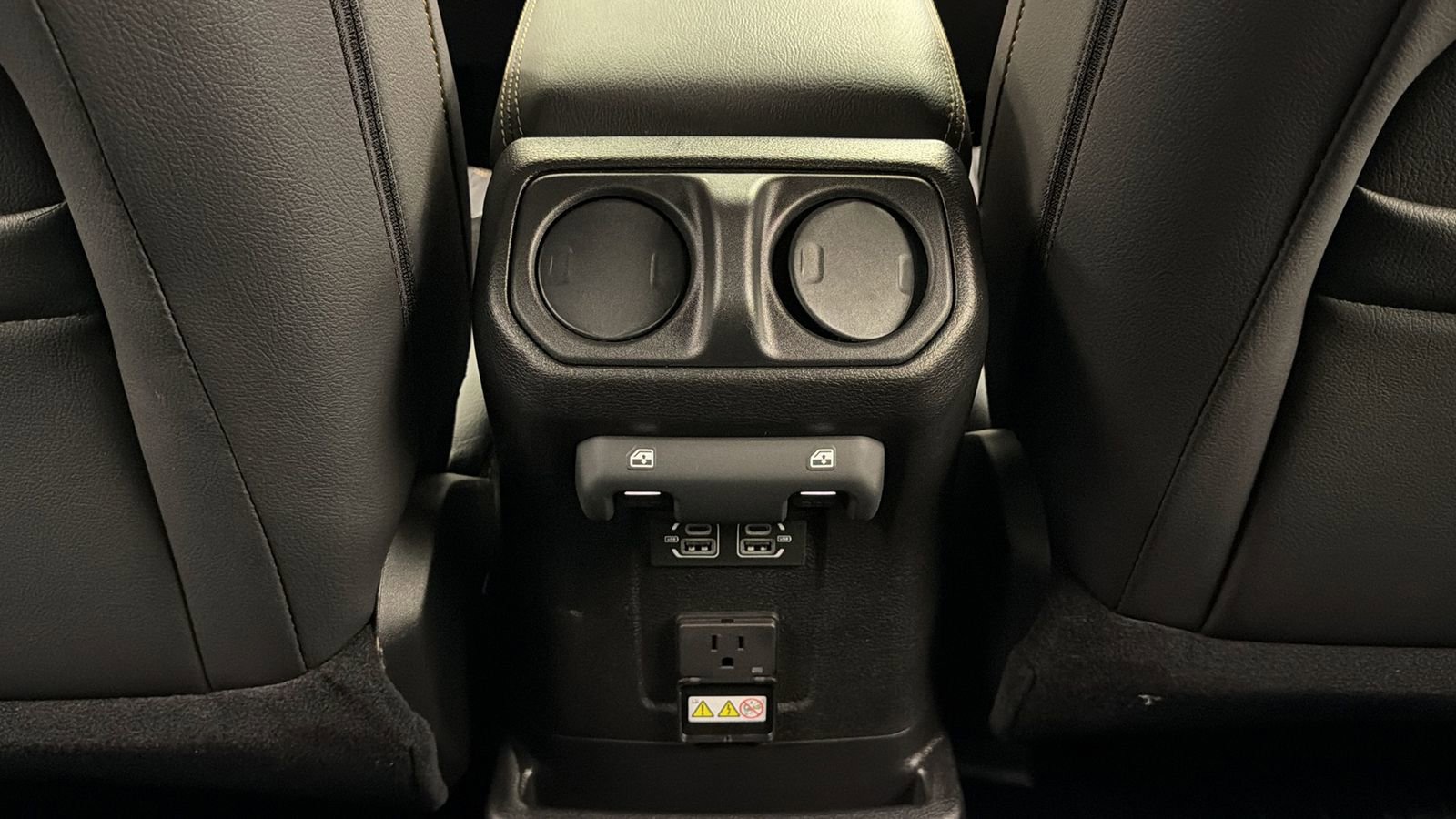 Used 2025 Jeep Wrangler Unlimited Sahara AWD/4WD image 46