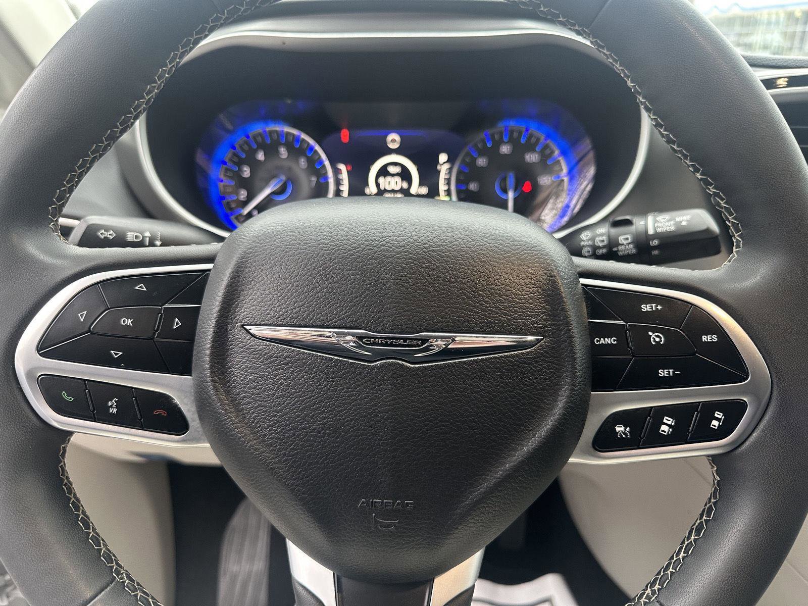 Used 2024 Chrysler Pacifica Touring-L image 12