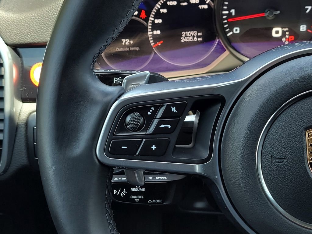 Used 2022 Porsche Cayenne w/ Premium Package image 22