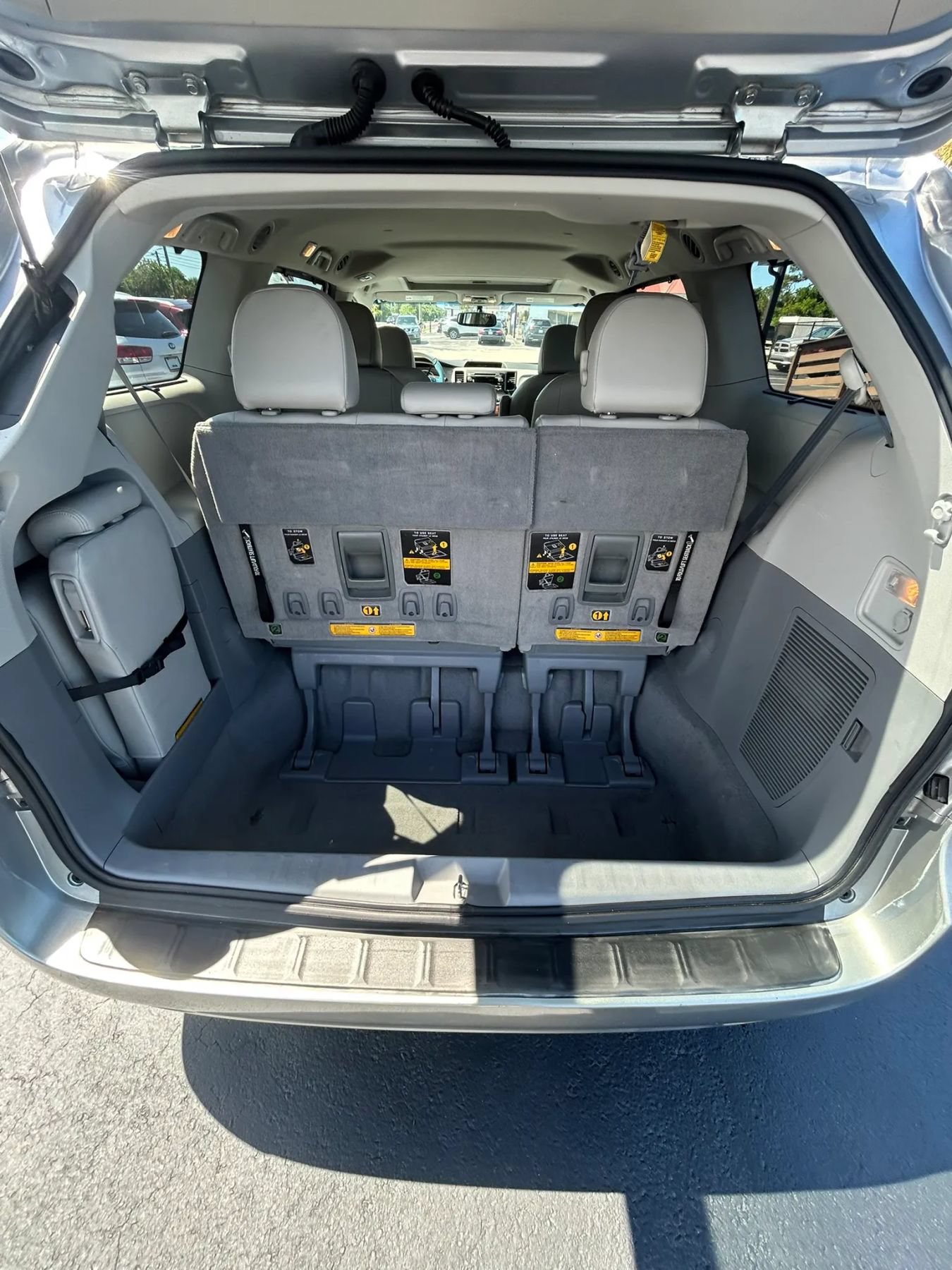 Used 2011 Toyota Sienna XLE FWD image 24