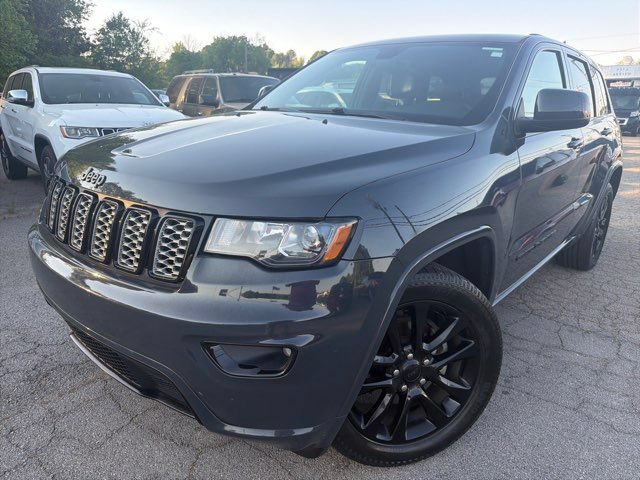 Used 2017 Jeep Grand Cherokee Altitude RWD image 2