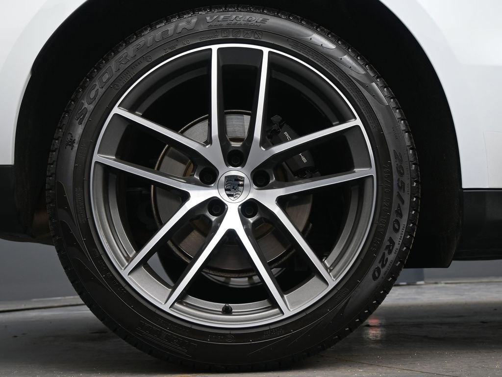 Used 2025 Porsche Macan AWD/4WD image 8