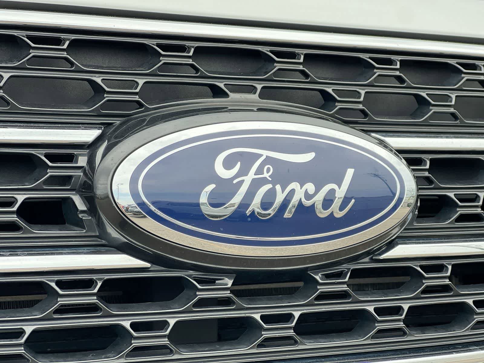Used 2022 Ford Explorer XLT w/ Equipment Group 202A AWD/4WD image 13