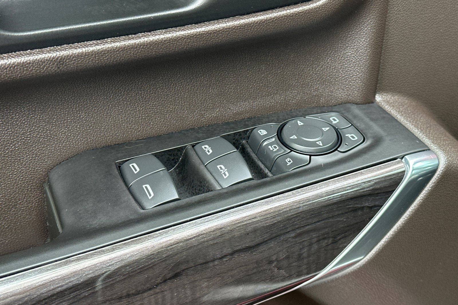 Used 2020 Chevrolet Silverado 2500 LTZ w/ LTZ Premium Package image 12