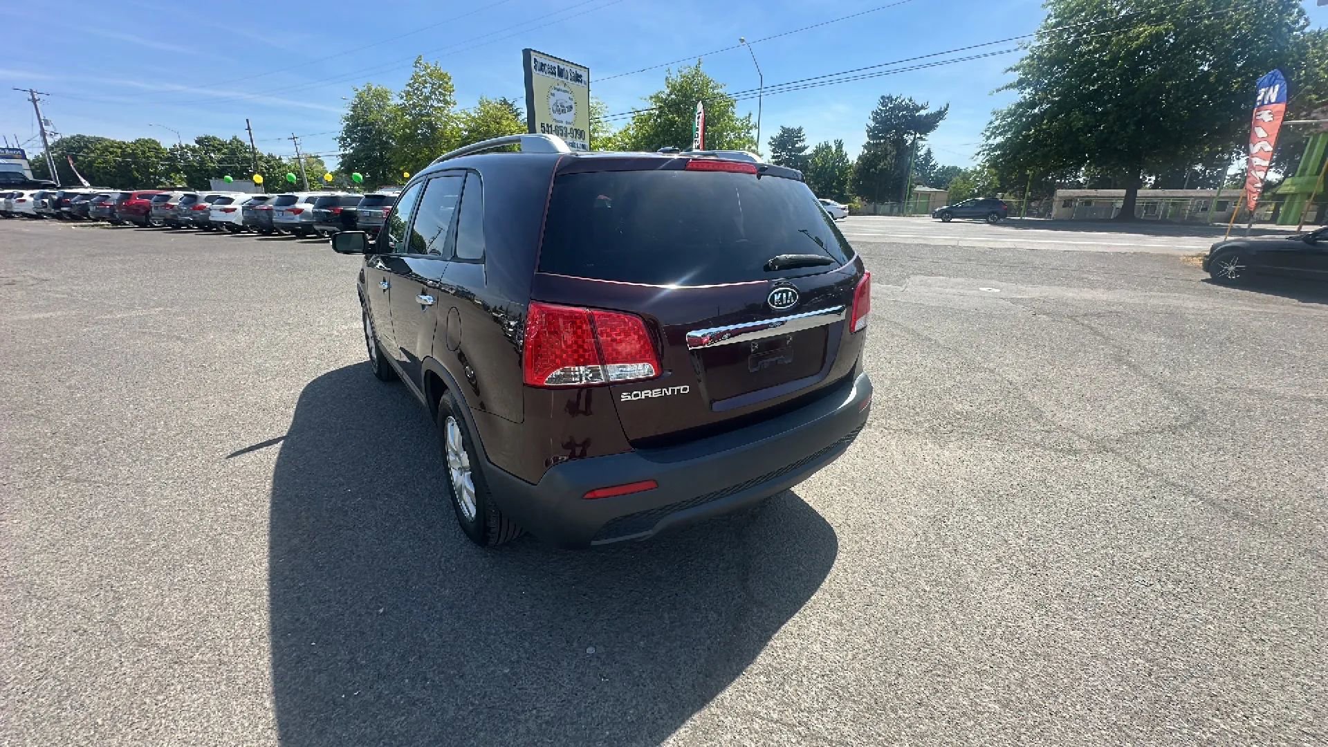 Used 2013 Kia Sorento LX image 3