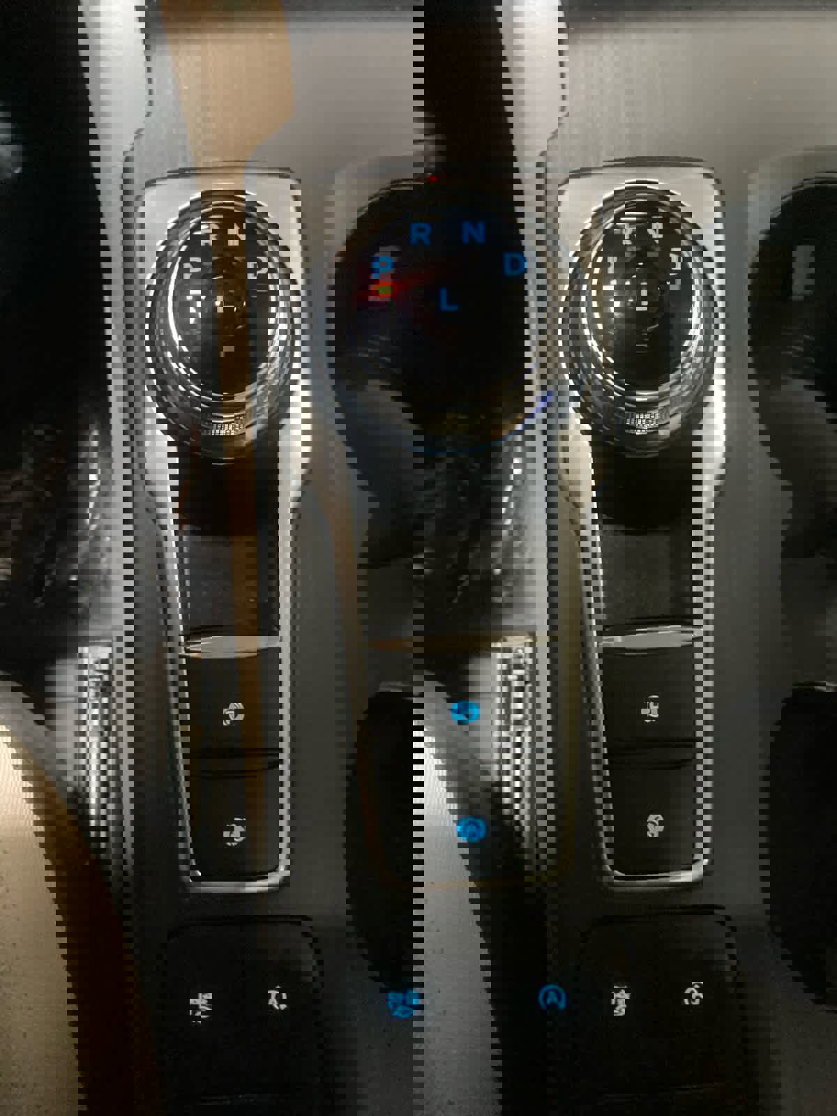 Used 2021 Ford Escape SE w/ SE Sport Appearance Package image 25