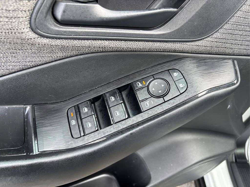 Used 2023 Nissan Rogue S AWD/4WD image 32
