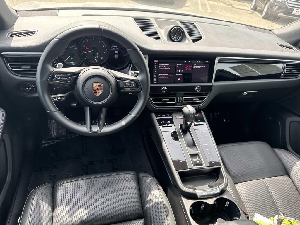 Used 2024 Porsche Macan image 9