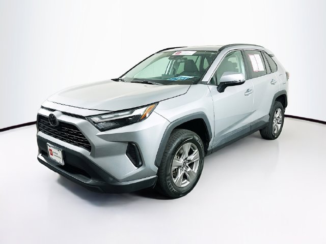 Used 2023 Toyota RAV4 XLE AWD/4WD image 3