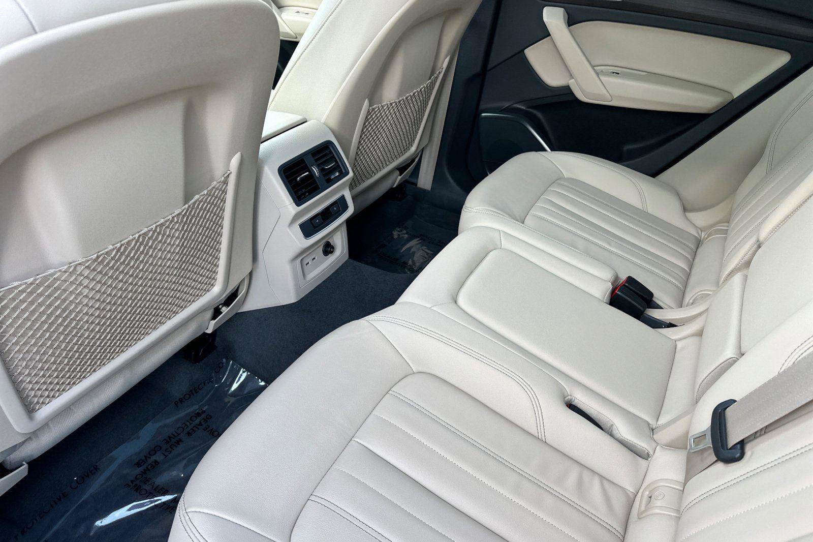 Used 2023 Audi Q5 Premium w/ Convenience Package image 12