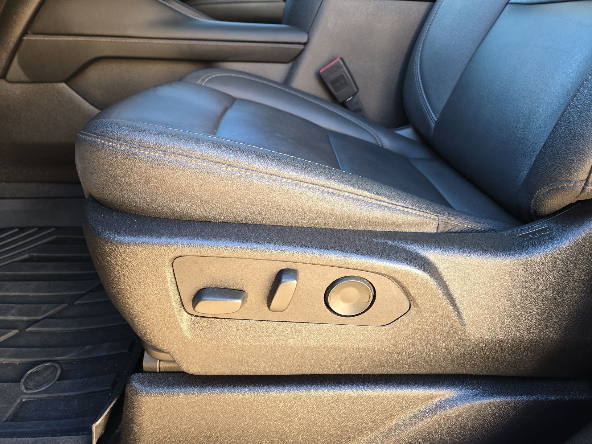 Used 2024 Chevrolet Tahoe Z71 image 17