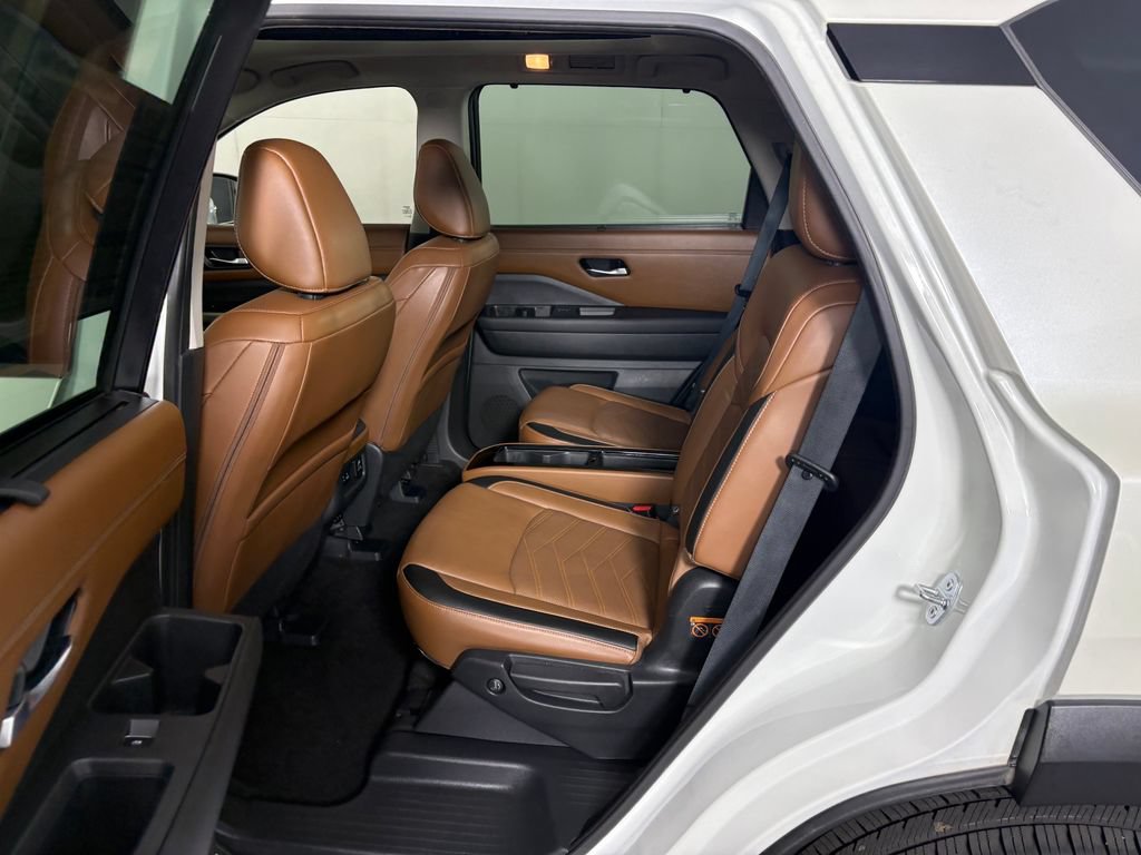 Used 2023 Nissan Pathfinder Platinum AWD/4WD image 30