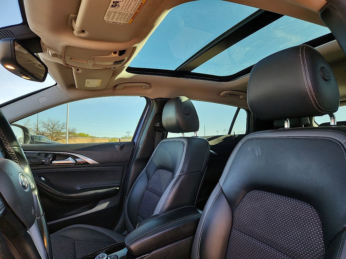 Used 2019 INFINITI QX30 image 7