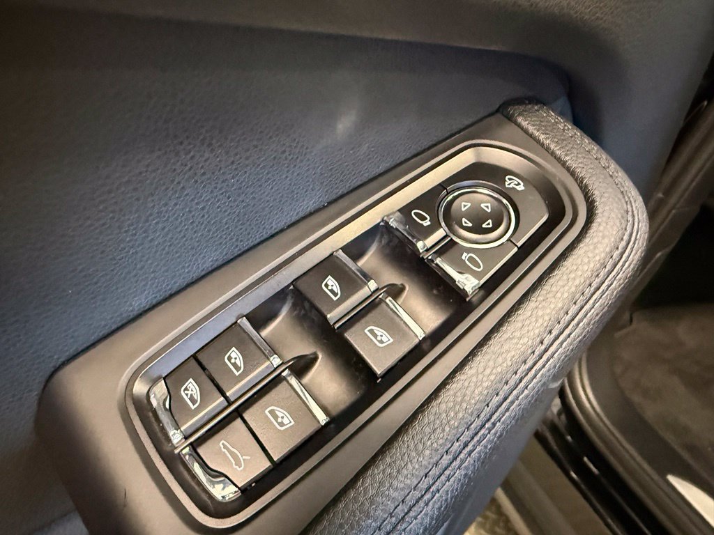 Used 2022 Porsche Macan S AWD/4WD image 20