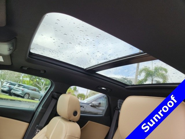 Used 2021 Chevrolet Blazer Premier w/ Driver Confidence II Package image 4