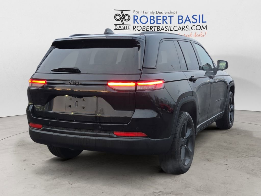 Used 2023 Jeep Grand Cherokee Altitude image 5