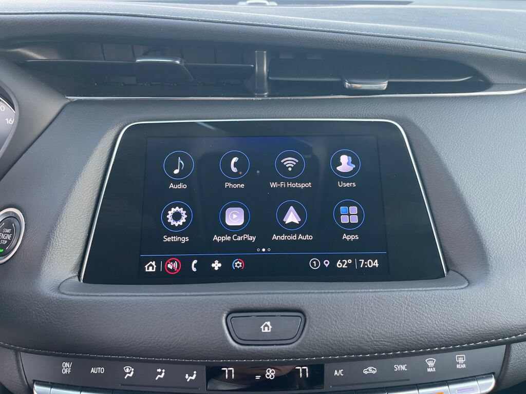 Used 2023 Cadillac XT4 Luxury w/ Cold Weather Package FWD image 9