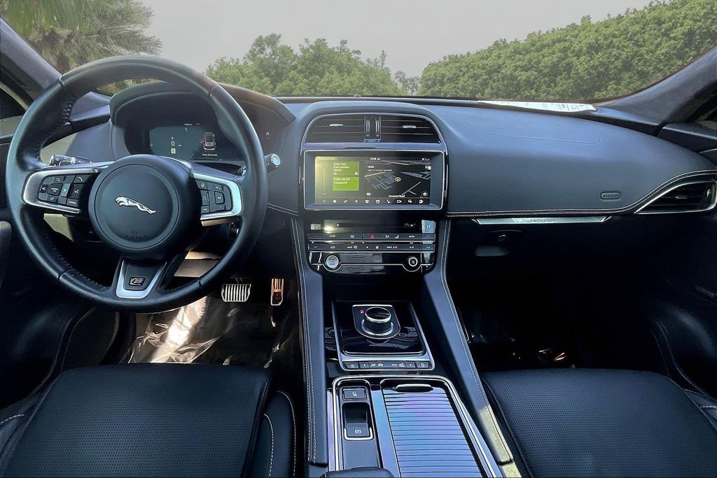Used 2020 Jaguar F-PACE S image 6