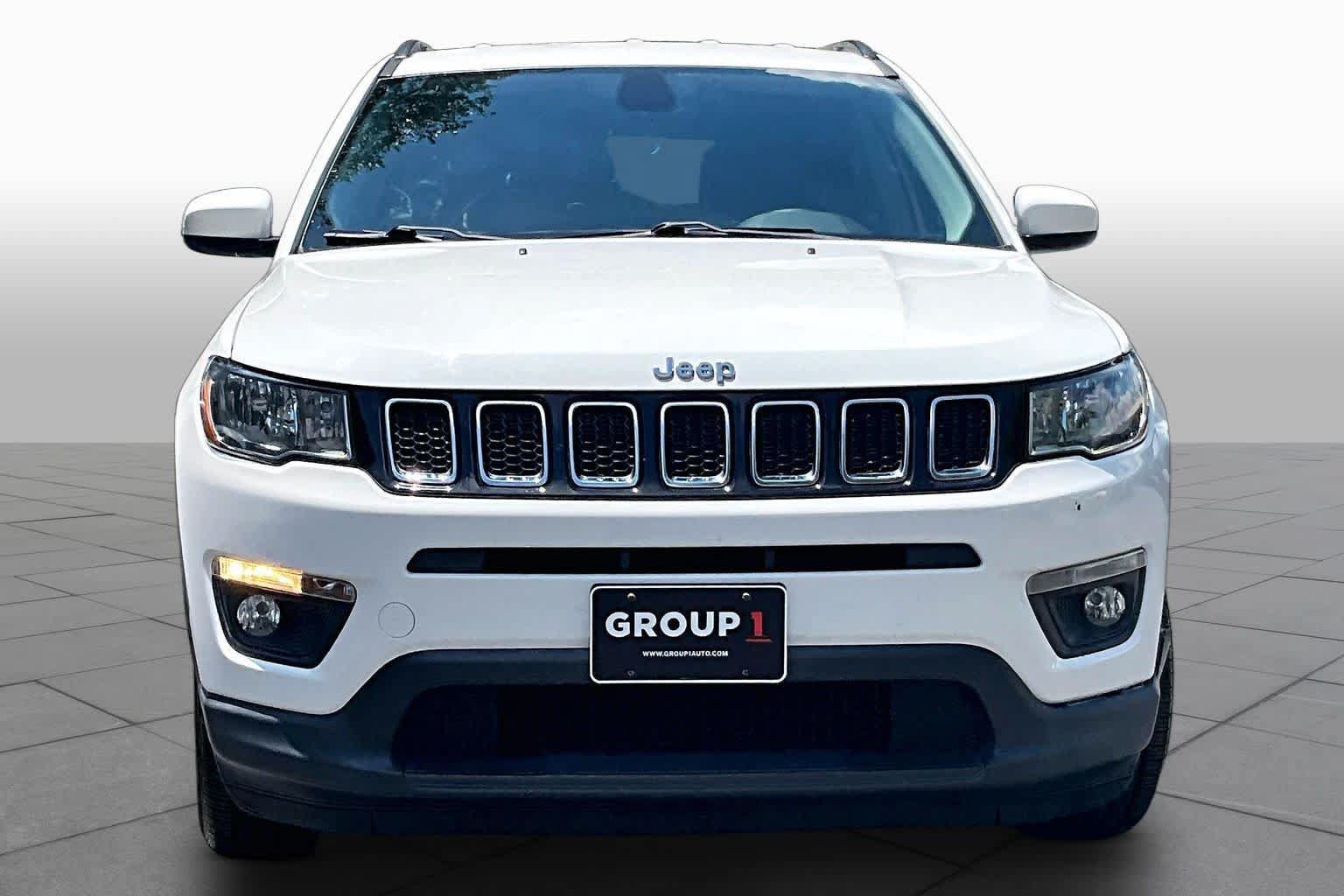Used 2018 Jeep Compass Latitude w/ Popular Equipment Group FWD image 4