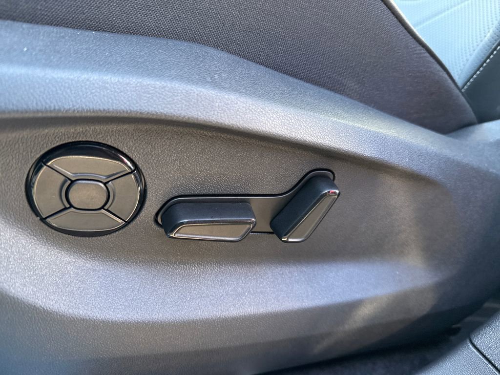 New 2025 Volkswagen Tiguan SE R-Line image 4