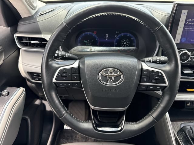 Used 2024 Toyota Highlander Platinum AWD/4WD image 13