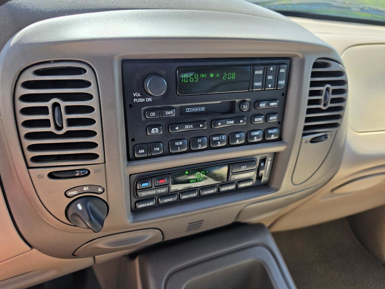 Used 1999 Ford Expedition XLT AWD/4WD image 13