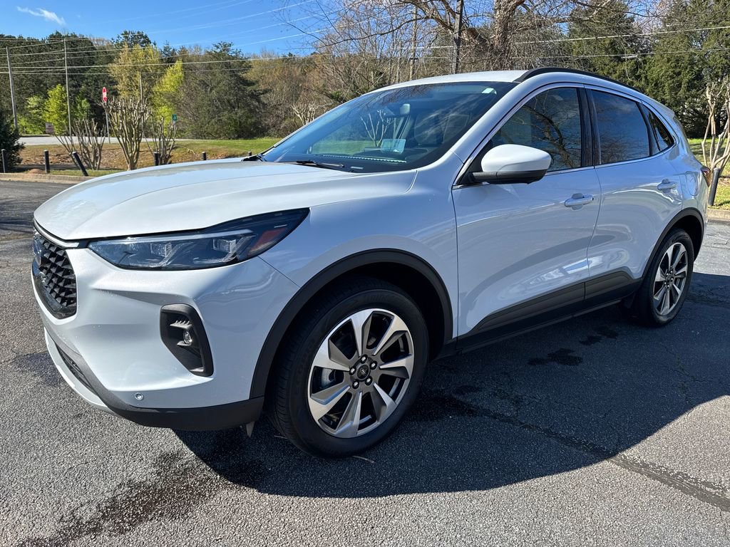 Used 2025 Ford Escape Platinum w/ Premium Technology Package image 3