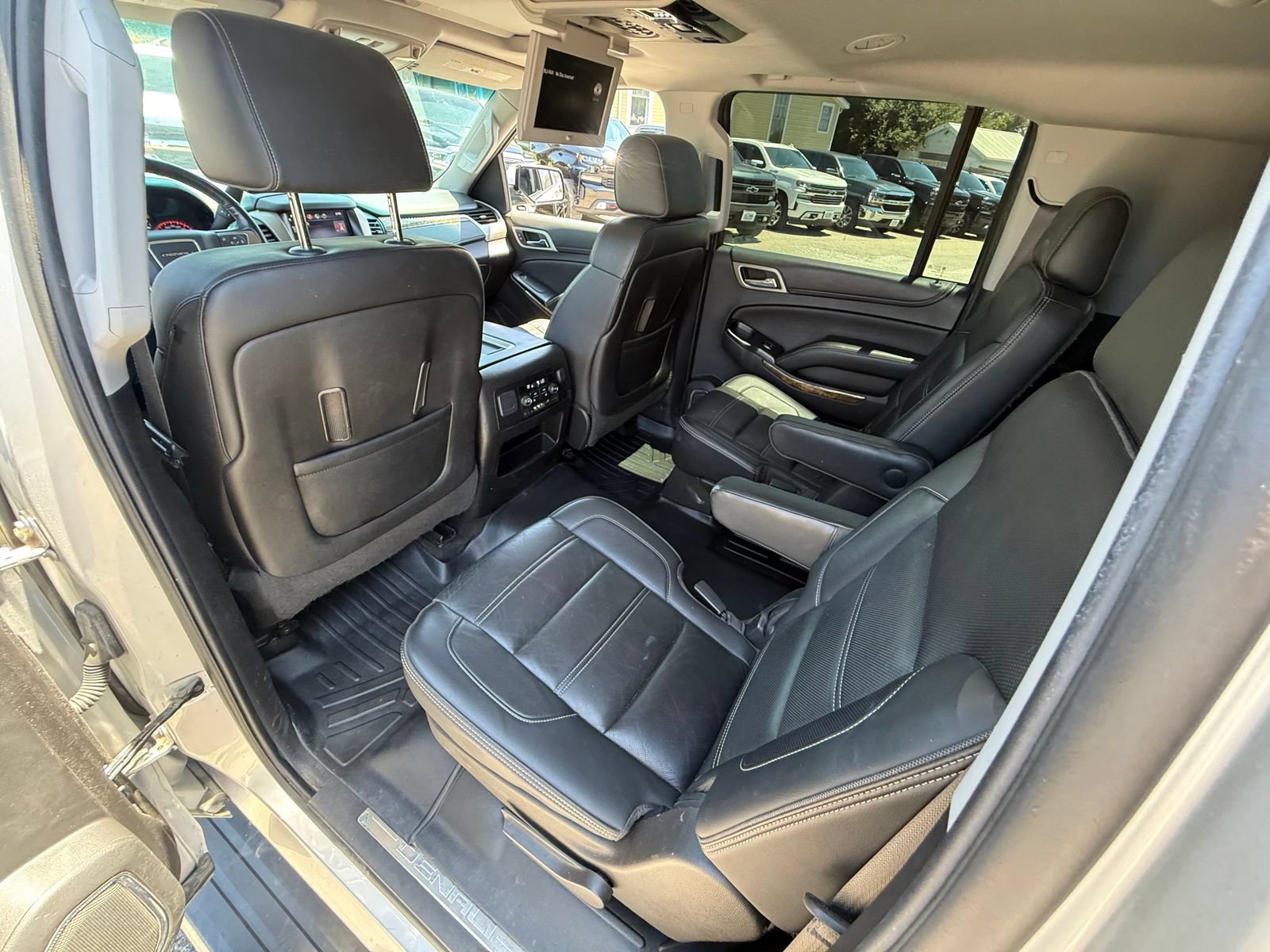 Used 2015 GMC Yukon XL Denali w/ Touring Package AWD/4WD image 25