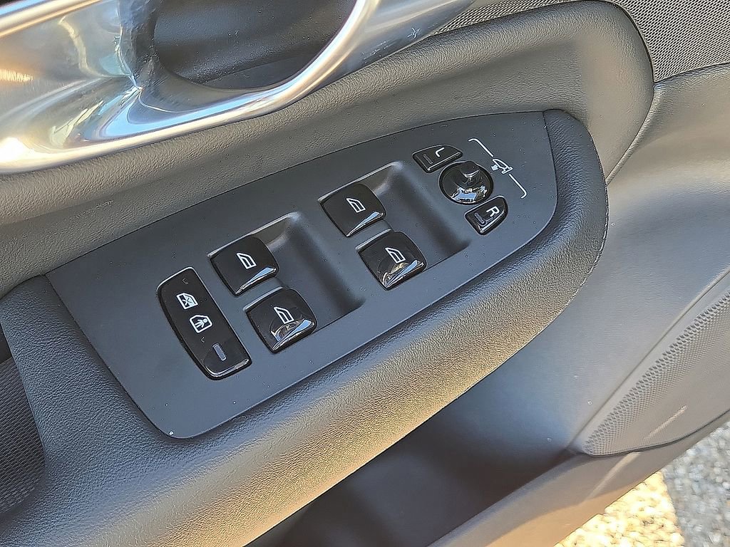 Certified 2025 Volvo XC90 B6 Ultra image 23