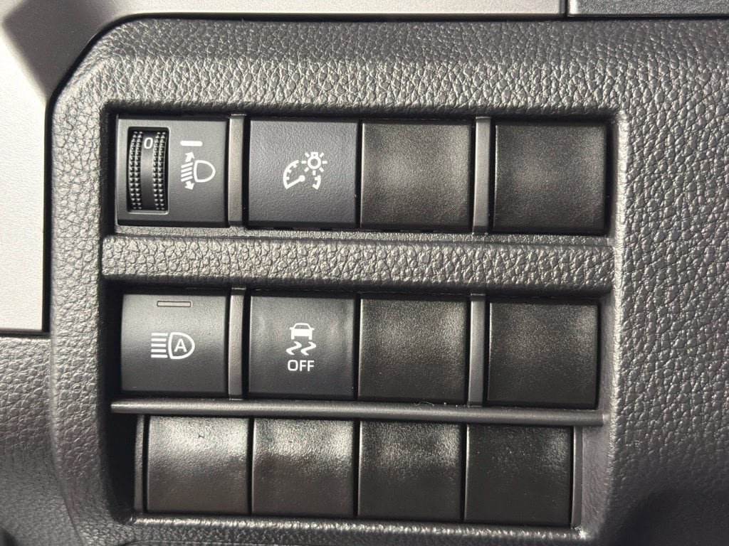 Certified 2025 Toyota Tacoma SR5 AWD/4WD image 28