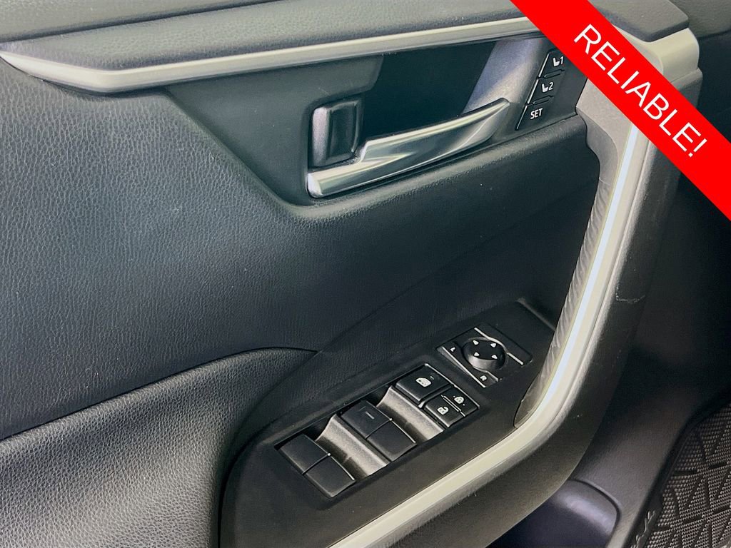 Used 2021 Toyota RAV4 XLE Premium image 17