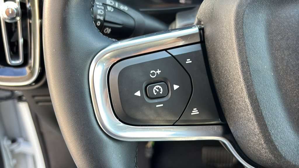 Certified 2026 Volvo XC40 B5 Plus AWD/4WD image 16