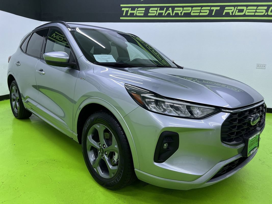 Used 2023 Ford Escape ST-Line Select AWD/4WD image 2