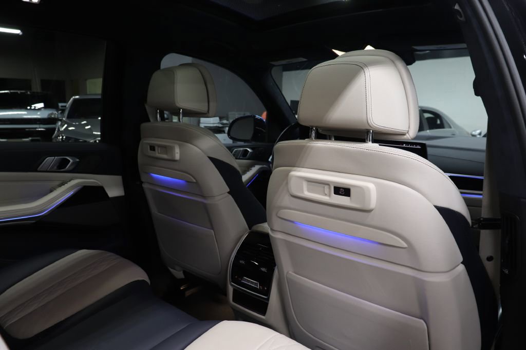 Used 2020 BMW X7 M50i w/ Dynamic Handling Package image 22