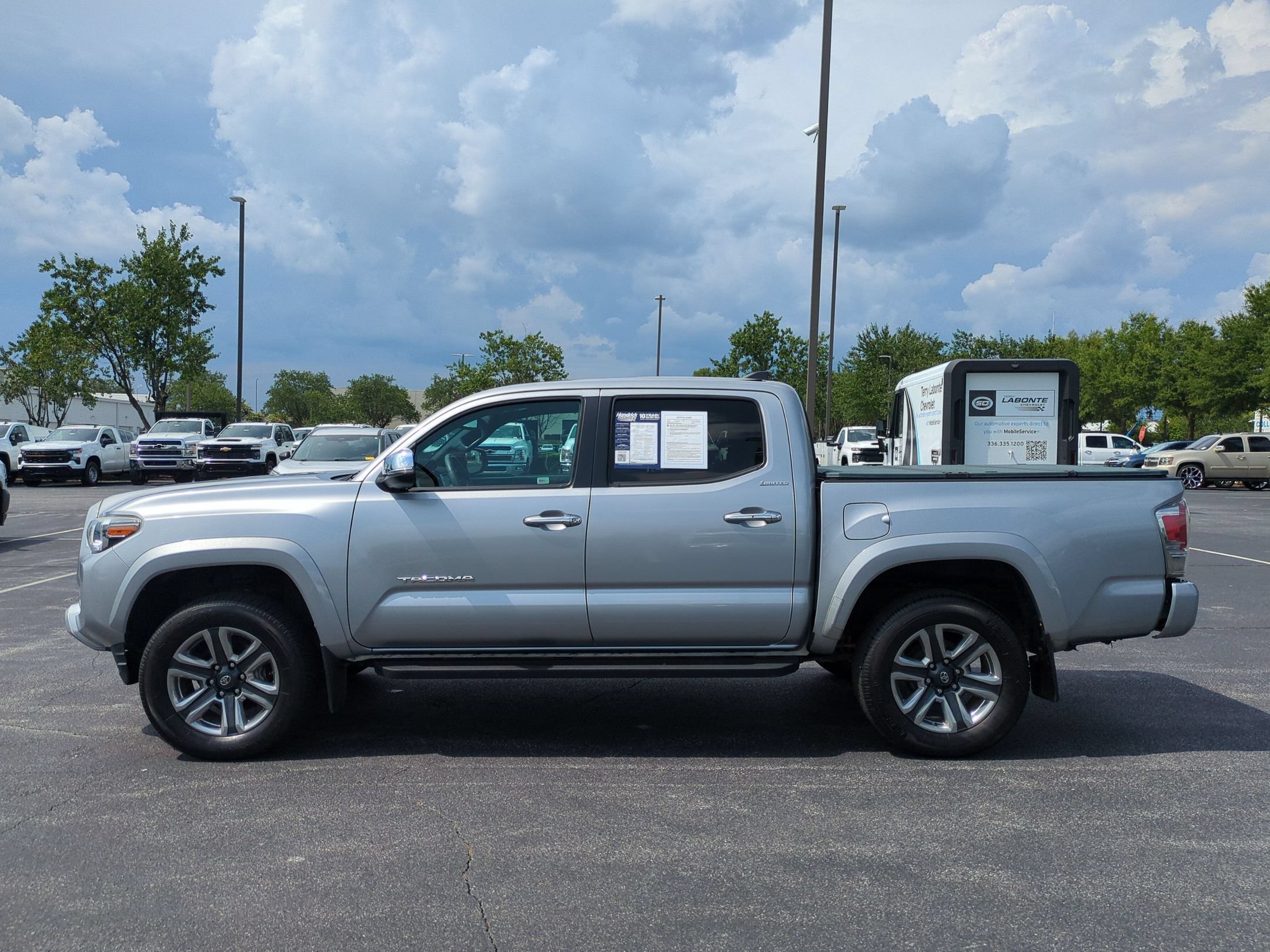 Used 2019 Toyota Tacoma Limited AWD/4WD image 7