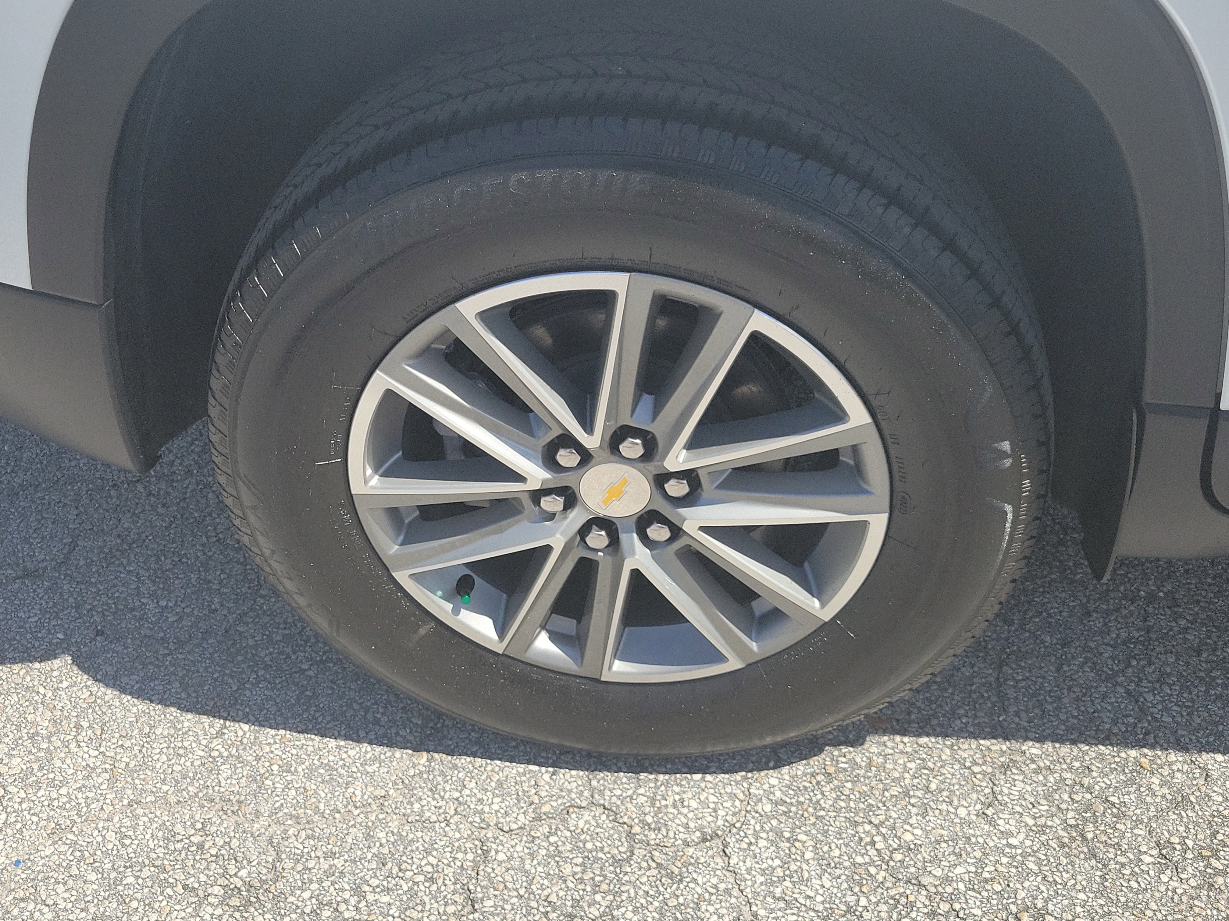 Used 2023 Chevrolet Traverse LT image 9