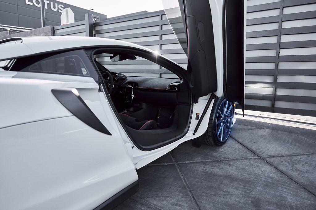 Used 2023 McLaren Artura RWD image 33