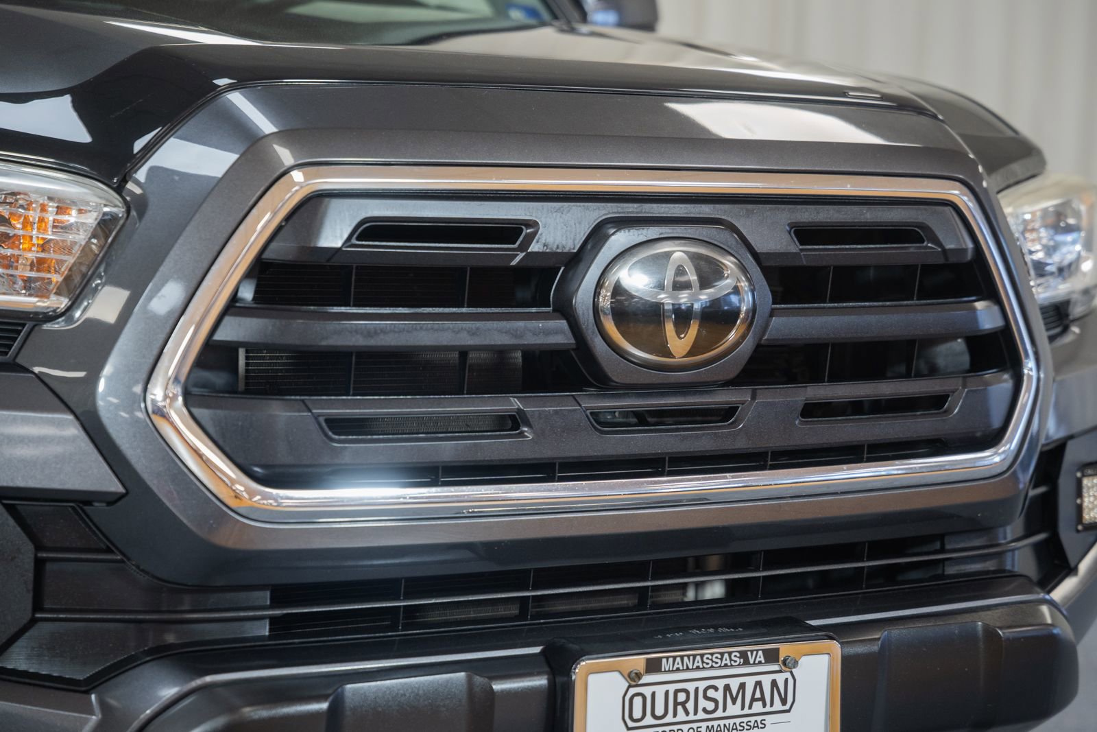 Used 2018 Toyota Tacoma SR5 AWD/4WD image 12
