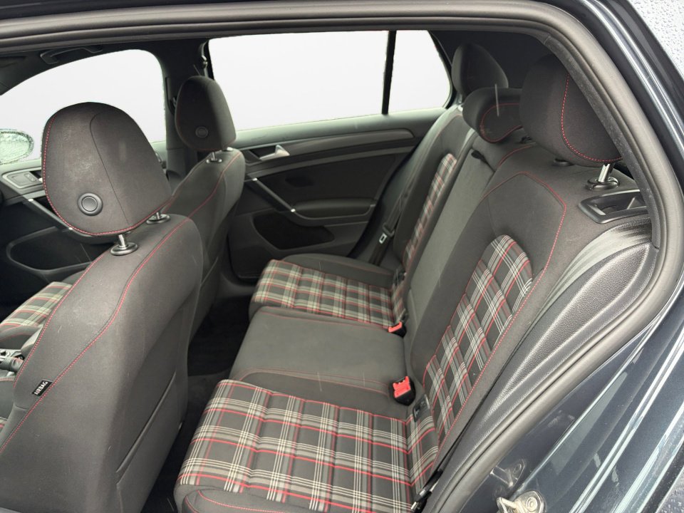 Used 2019 Volkswagen GTI SE FWD image 13