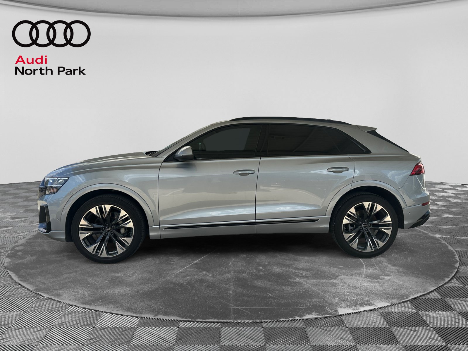Used 2025 Audi Q8 Premium Plus AWD/4WD image 2
