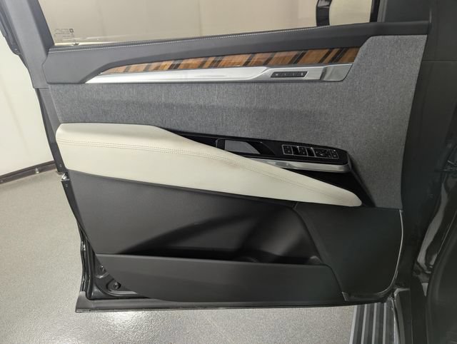 Used 2025 Cadillac Escalade Sport Platinum w/ LPO, Floor Liner Package AWD/4WD image 9