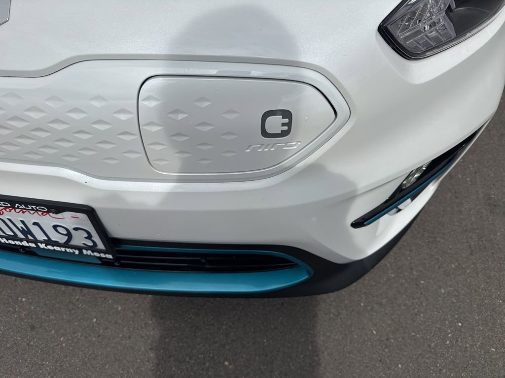 Used 2022 Kia Niro EX image 32