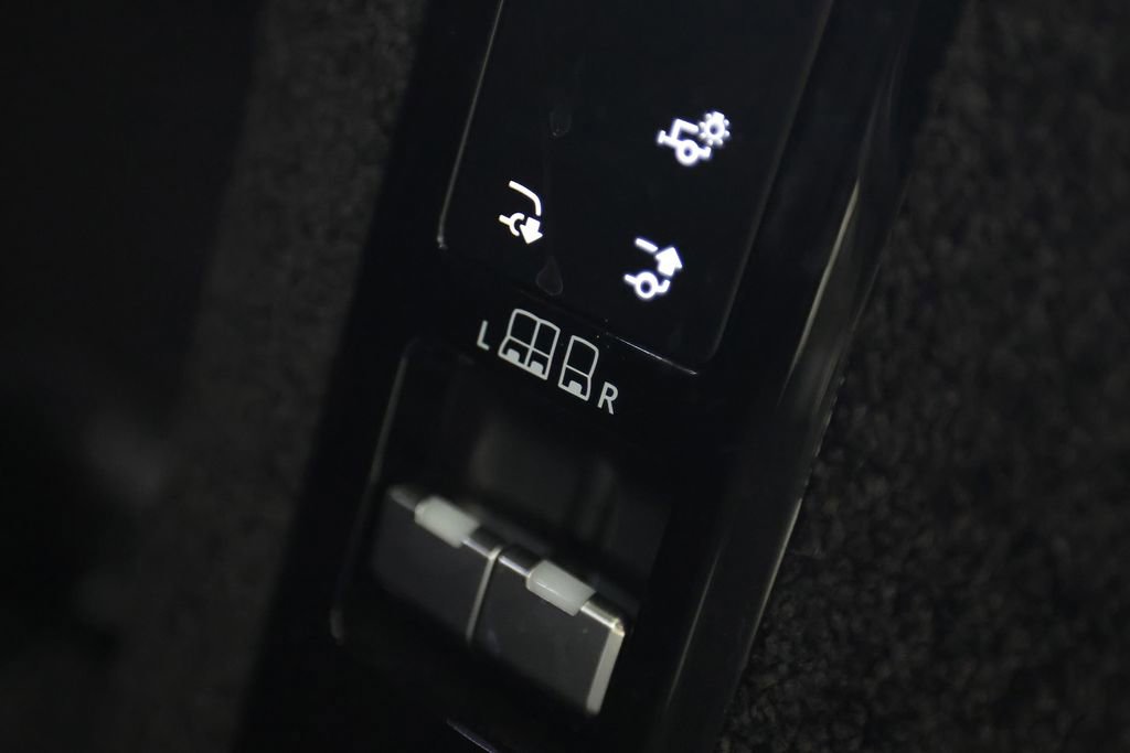 Used 2024 Land Rover Range Rover SE image 13