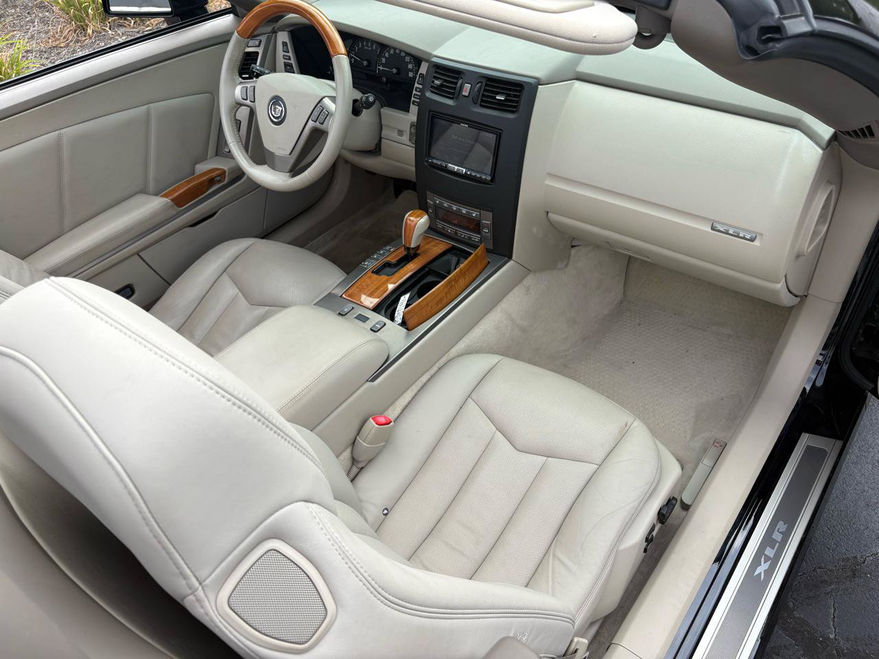 Used 2005 Cadillac XLR RWD image 17