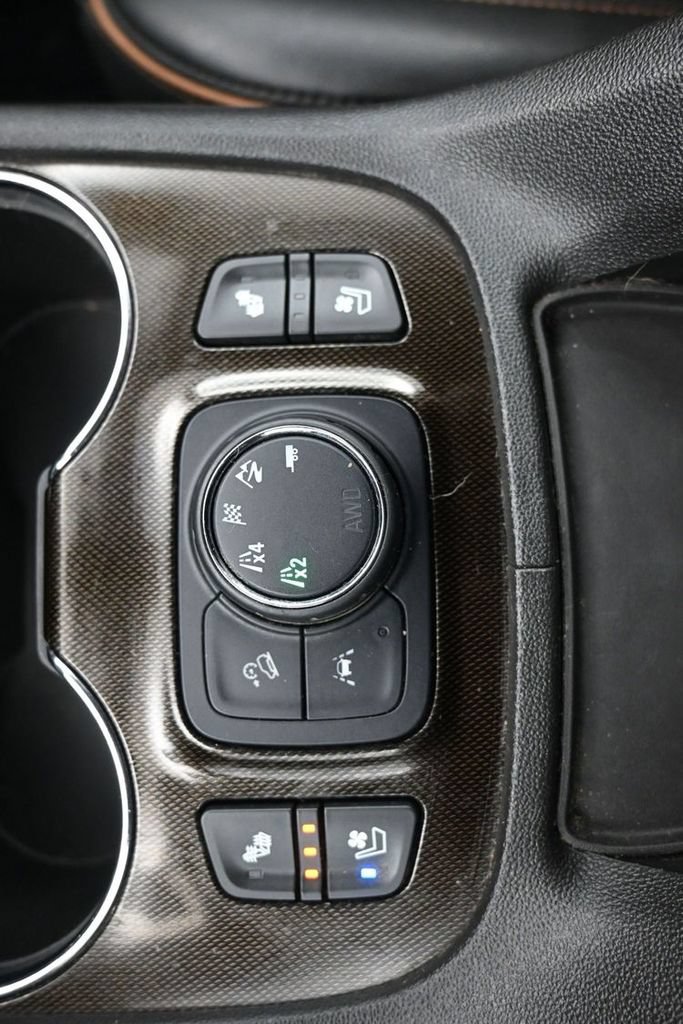 Used 2023 GMC Acadia AT4 w/ Preferred Package AWD/4WD image 15