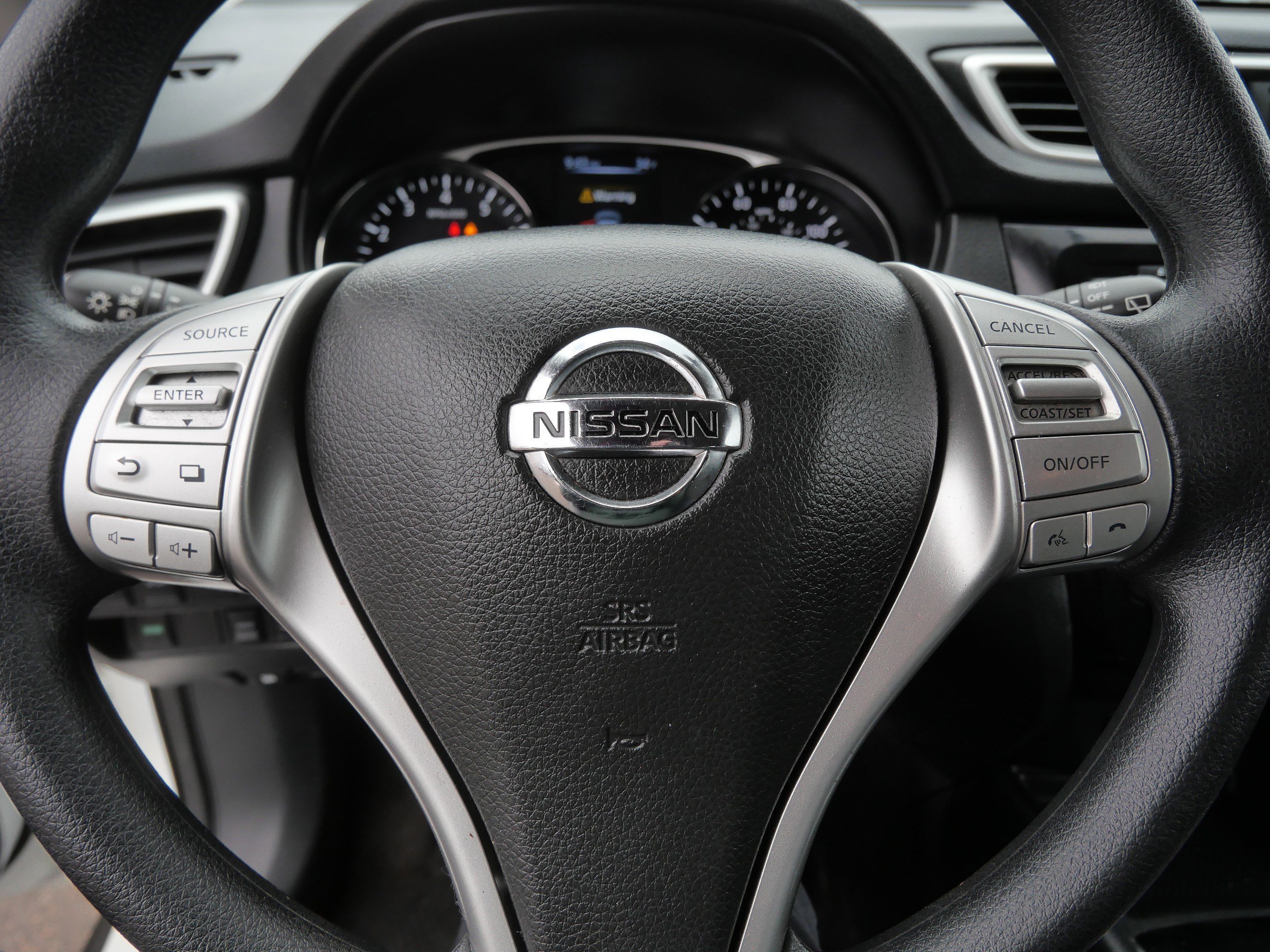 Used 2016 Nissan Rogue SV image 24