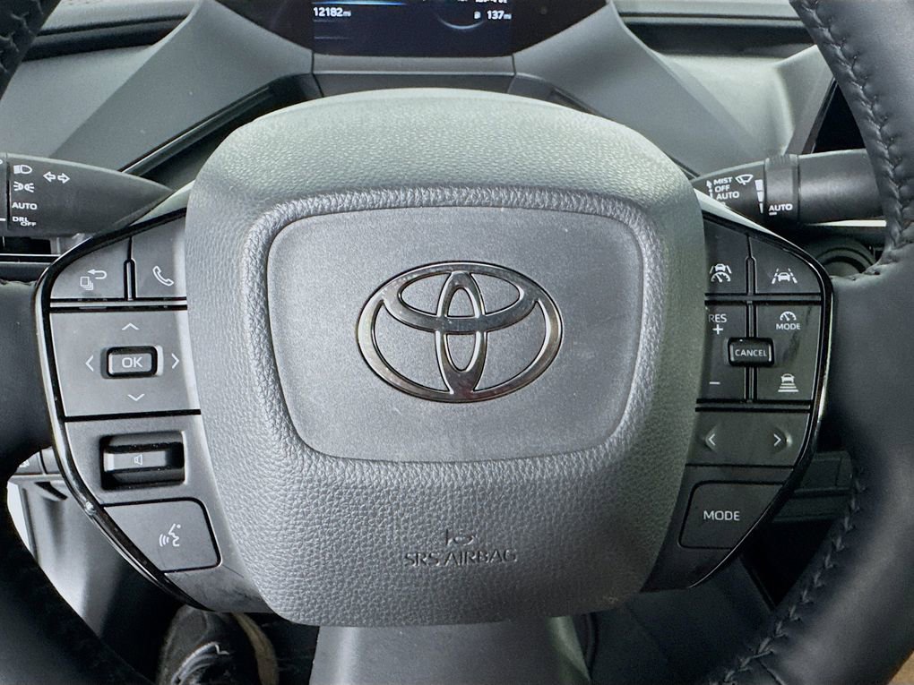 Used 2025 Toyota Prius XLE FWD image 16